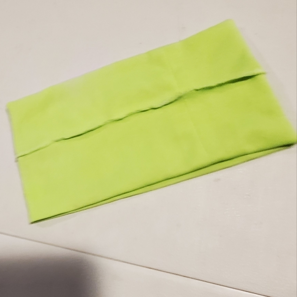 🍉(2) Womens stretch headbands with tiny rhinestones one is white and one green - Picture 6 of 6